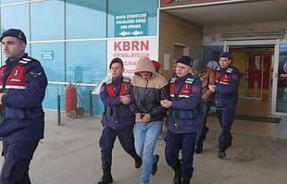 Bursa’da kadının altınlarını alan dolandırıcılar...