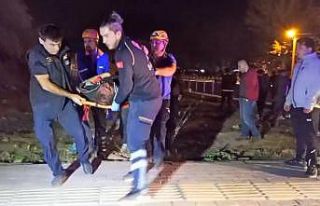 Bursa’da kontrolden çıkan hafif ticari araç 5...