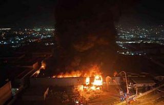 Bursa’daki fabrika yangını gece geç saatlere...