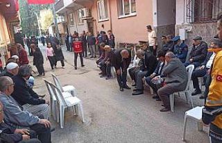 Bursalı şehidin evinde yas ve dua...Türk bayrağı...