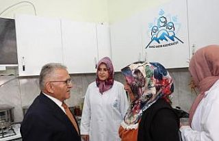 Büyükkılıç, Sarız’da Kadın Kooperatifi’ni...