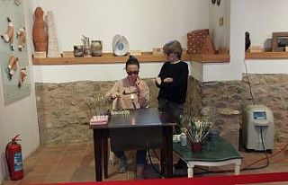 Cam boncuk yapımının inceliklerini öğrendiler