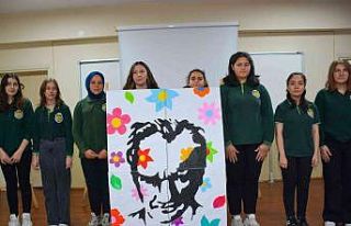 Canlı sahne performansı ile Atatürk silueti çizdiler