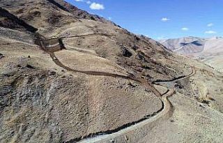 Çatak-Bahçesaray karayolunda çığ önlemi