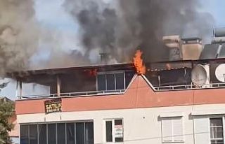 Çatı katında çıkan yangın korkuttu