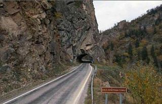 Çekiç ve murç kullanılarak beden gücüyle yapıldı,...