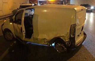 Çekmeköy’de alkollü sürücü ticari araca çarpıp...