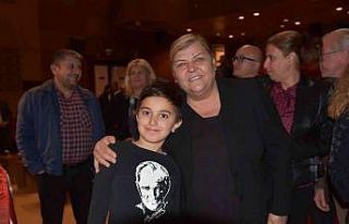 Ceyhanlılar Atatürk’ü sevdiği türkülerle andı