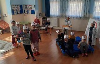 Çıldır Anaokulu öğrencilerinden Kızılay Haftası...