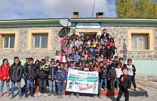 Çocuklar ilk kez Hacivat-Karagöz oyunuyla tanıştı