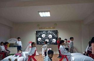 Çocuklar önce deprem anını canlandırdı, sonra...