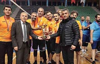 Denizli’de 400 öğretmen voleybol turnuvasında...