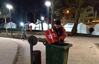 Depremin ilk saatlerden beri sahadalar