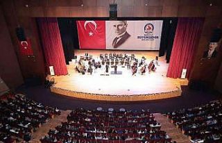 Dev orkestra Neşet Ertaş’ın türkülerini seslendirdi