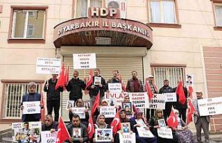 Diyarbakır’da evlat nöbetine iki aile daha katıldı