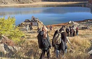 Doğaseverler Nemrut Krater Gölü’nde unutulmaz...