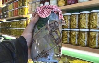 Dolar ve Euro’nun turşunu kurdu