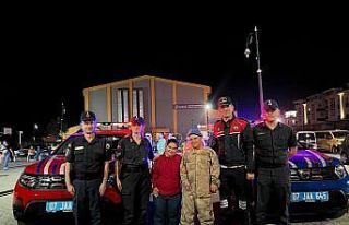 Down sendromlu Niyazi’ye davullu-zurnalı asker...