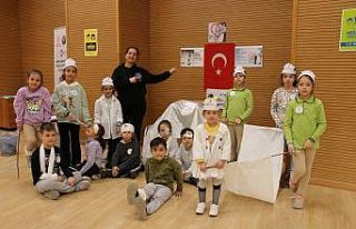 Drama kursu öğrencilerinden Kızılay Haftası için...