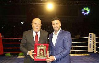 Dünya şampiyonu milli sporcu Şipal boksa veda etti