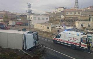 Duvara Çarpan Kamyon Devrildi