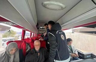 Düzensiz göçle mücadeleye yönelik huzur uygulaması...