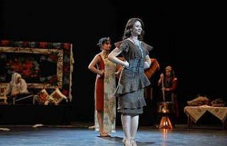 Ehram kumaşından yapılan kıyafetler vatandaşlardan...