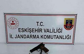 El yapımı tabanca ele geçirildi