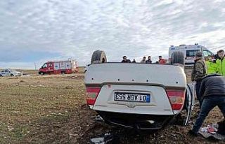 Elazığ’da otomobil takla attı: 2 yaralı