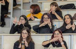 Elleriyle konuşmayı öğrendiler