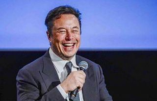 Elon Musk, Tesla hisselerinin yaklaşık 4 milyar...