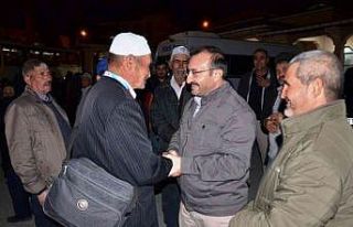 Emet’te 67 kişilik umre kafilesi dualarla uğurlandı