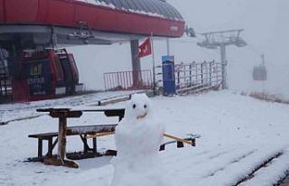 Erciyes’te sezonun ilk kardan adamı yapıldı