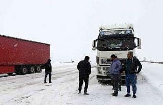Erzincan ve Erzurum’un yüksek kesimlerinde kar...