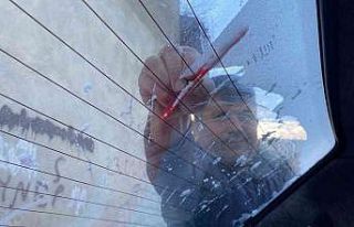 Erzincan’da araç camları buz tuttu