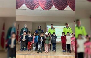 Erzincan’da minik öğrenciler “trafik dedektifi”...