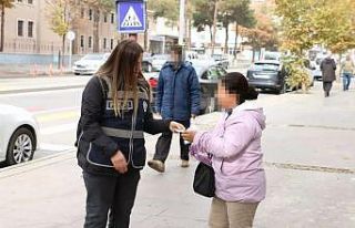 Erzincan’da polis ekipleri tarafından okul çevrelerinde...