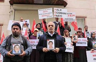 Erzincan’dan giden iki aile Diyarbakır annelerinin...