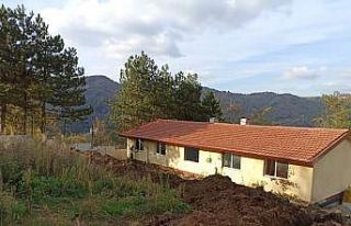 Eski köy okuluydu, özel öğrencilere kamp merkezi...