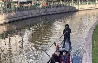 Eskişehir’de soğuk havaya rağmen gondol keyfi...