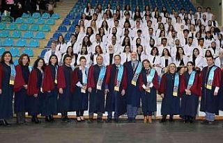 ESOGÜ’lü genç diş hekimi adayları beyaz önlüklerini...