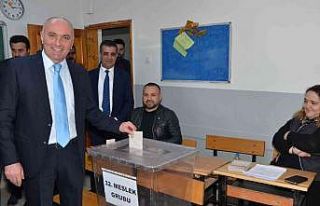 ETSO seçimlerinin galibi Saim Özakalın ve ekibi...