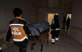 Evinin önünde bıçaklanan kişi hastaneye kaldırıldı