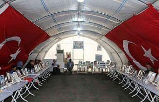 Evlat nöbetindeki annelerden PKK’ya gözdağı:...