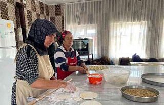 Evlerinden getirdikleri malzemelerle başladılar,...