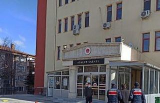 Farklı suçlardan aranan şahsı jandarma yakaladı