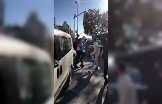 Fatih’te taksici ve yolcu arasında tekmeli yumruklu...