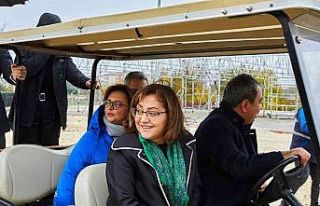 Gazi kenti süsleyen ağaç ve çiçekler Oğuzeli...