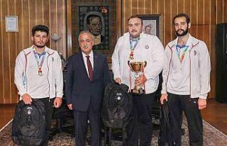 Gelenek bozulmadı; Atatürk Üniversitesi madalya...