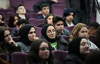 Gençlere etkili iletişim ve liderlik eğitimi